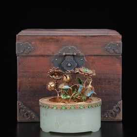 An Exquisite White Jade Cover with Gold Landscape and Figure Pattern Bonsai,with Poem and Inlaid