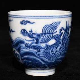 An Exquisite Blue and White Seawater and Dragon Pattern Cup