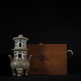 An Exquisite Chai yao Green Glazed Double-Ears and Tripod Censer