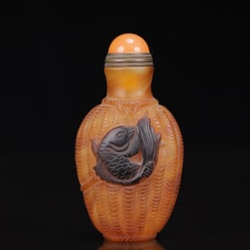 An Exquisite Glass Goldfish Pattern Snuff Bottle