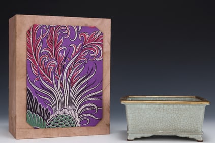 An Exquisite Guan yao Celadon Glazed Four legs Brush Washer,With an Imperial Poem by Emperor