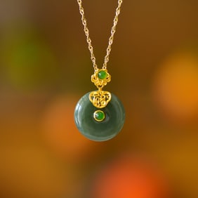 An Exquisite Sterling Silver-Gold Plated Inlaid Sapphire Pendant