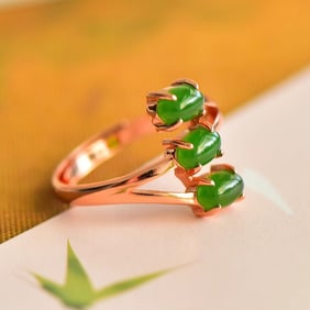 An Exquisite Sterling Silver-Gold Plated Inlaid Jasper Ring