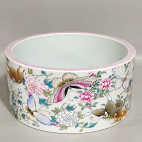 An Exquisite Famille-Rose Flower and Butterfly Pattern Water Pot