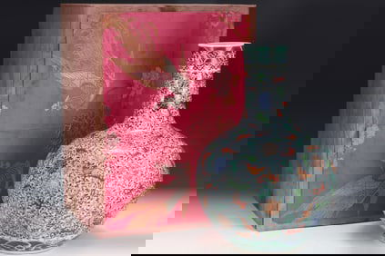 A Huge Blue and White Doucai Lotus and Bats Pattern Vase