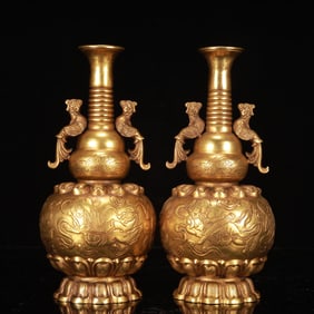 A Pair of Exquisite Gilt Bronze Figure Pattern Phoenix-Ears Gourd-Shaped Vases