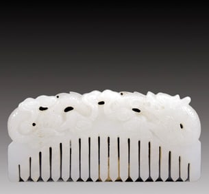 An Exquisite White Jade Dragon Pattern Comb