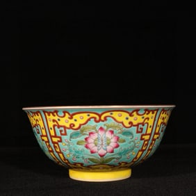 An Exquisite Enamel Flower Pattern Bowl