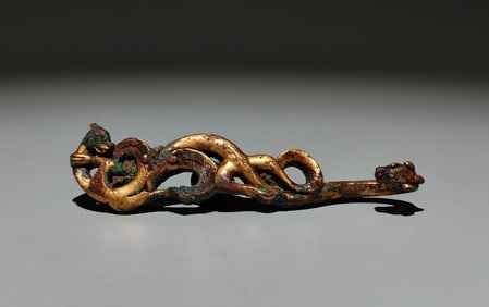 An Exquisite Gilt Bronze Dragon Pattern Hook