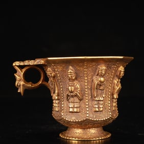 An Exquisite Gilt Bronze Figure Pattern Cup