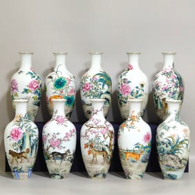 A Set of Fine Enamel Painted Gold Flower and Dog Pattern Vases,With Poem