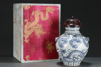 A Huge Blue and White Seawater,Auspicious Beast and Dragon Pattern Beast-Ears Cover Jar