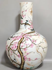 A Rare Ink Color Famille-Rose Flower and Bird Pattern Vase
