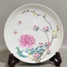 An Exquisite Famille-Rose Flower and Butterfly Pattern Plate