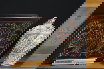 A Huge Blue and White Famille-Rose Mandarin Duck,Fish and Phoenix Pattern Bottle,With Vertical