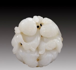 An Exquisite White Jade Figure Pattern Pendant