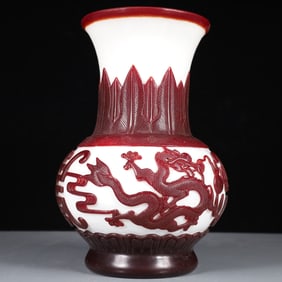 An Exquisite Glass Dragon and Phoenix Pattern Vase