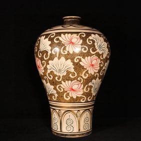 A Rare Jizhou yao Flower Pattern Vase