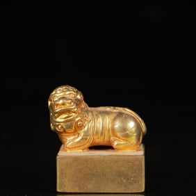 An Exquisite Gilt Bronze Auspicious Beast Seal