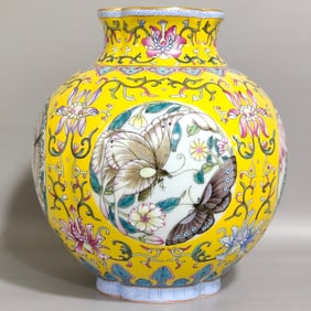 An Exquisite Yellow Ground Famille-Rose Painted Gold Flower and Butterfly Pattern Jar