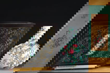 A Huge Famille-Rose Bats and Peach Pattern Vase,With Vertical Scroll Painting on Silk