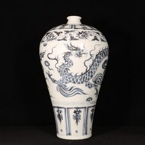 A Huge Blue and White Auspicious Cloud and Dragon Pattern Vase