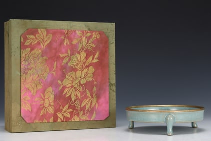 An Exquisite Ru yao Sky Blue Glazed Cover with Gold Tripod Brush Washer,With an Imperial Poem by