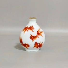 An Exquisite Iron-Red Glazed Painted Gold Goldfish Pattern Snuff Bottle