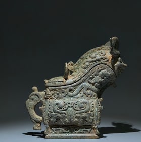 An Archaic Bronze Beast-Face and Chi-Dragon Pattern Food Vessel