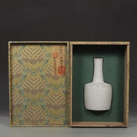 An Exquisite Guan yao White Glazed Vase
