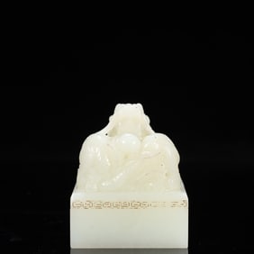 An Exquisite White Jade Dragon Pattern Seal