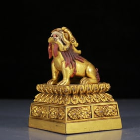 A Rare Gilt Bronze  Lion Pattern Seal