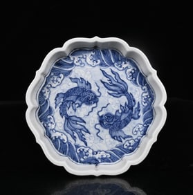 An Exquisite Blue and White Seawater and Fish Pattern Brush Washer