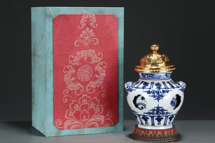 An Exquisite Blue and White Lotus Pattern Beast-Ears Vase,With Gilt Cover