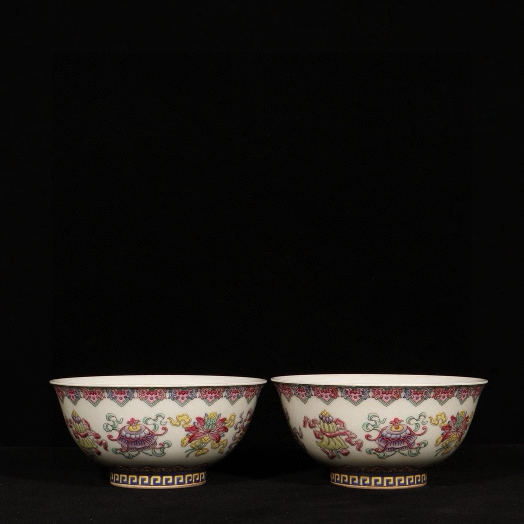 A Pair of Exquisite Enamel Eight Treasures Pattern Bowls (1 of 9)