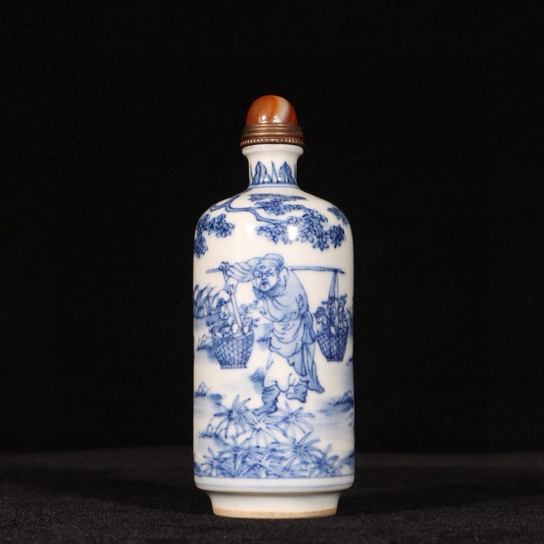 An Exquisite Blue and White Character and Story Pattern Snuff Bottle (1 of 9)