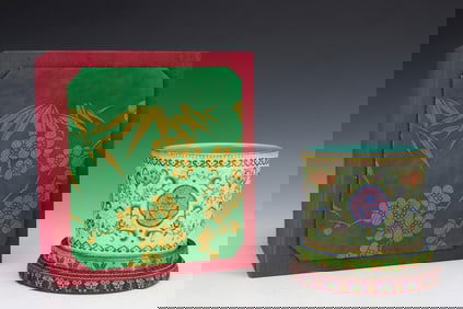 An Exquisite Famille-Rose Lotus and Bats Pattern Brush Pot