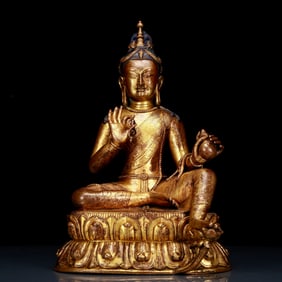 An Exquisite Gilt Bronze Statue of Bodhisattva