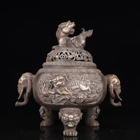An Exquisite Silver Lion Pattern Elephant-Ears Tripod Censer