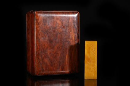 An Exquisite Tianhuang Stone Landscape and Figure Pattern Seal