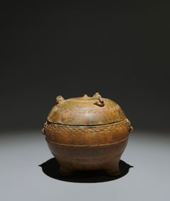 An Archaic Bronze Beast-Ears Tripod Cover Jar