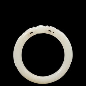 An Exquisite White Jade Dragon Pattern Bracelets