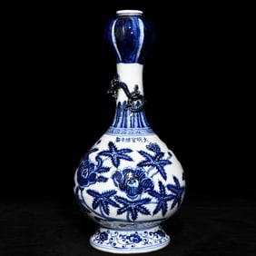 A Rare Blue and White Flower Pattern Vase