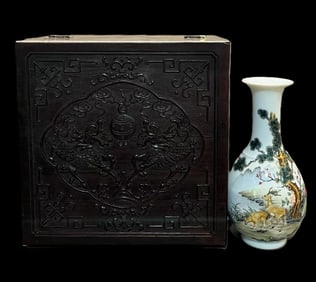 An Exquisite Enamel Pine and Deer Pattern Vase,with Poem