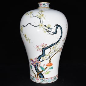 A Rare Enamel Flower Pattern Vase,with Poem