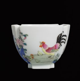 An Exquisite Famille-Rose Flower and Rooster Pattern Cup