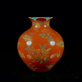 An Exquisite Red Glazed Flower Pattern Vase