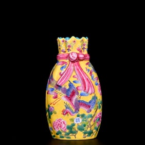 An Exquisite Enamel Flower and Phoenix Pattern Vase