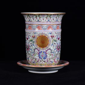 An Exquisite Famille-Rose Gilt Bats and Peach Pattern Flowerpot,with Plate