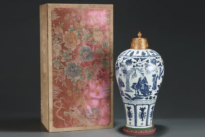 A Huge Blue and White Figure and Story Pattern Bottle